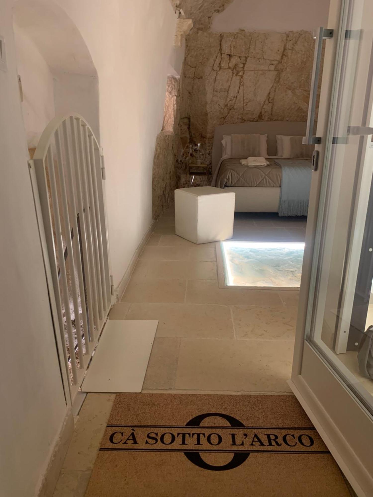 오스투니 Ca Sotto L'Arco B&B 외부 사진